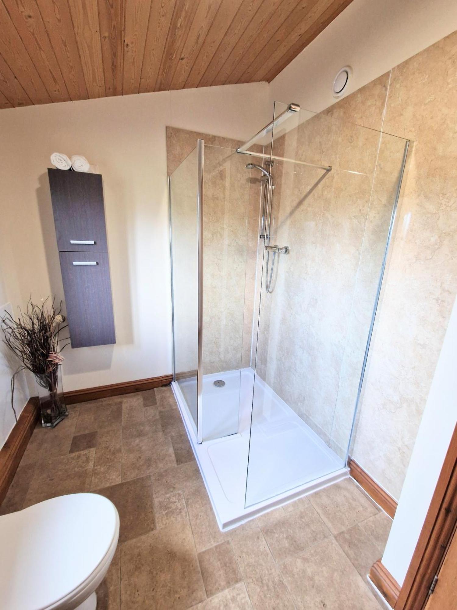Villa Ochil 8 With Private Hot Tub - Fife - Loch Leven - Lomond Hills Kelty Exterior foto