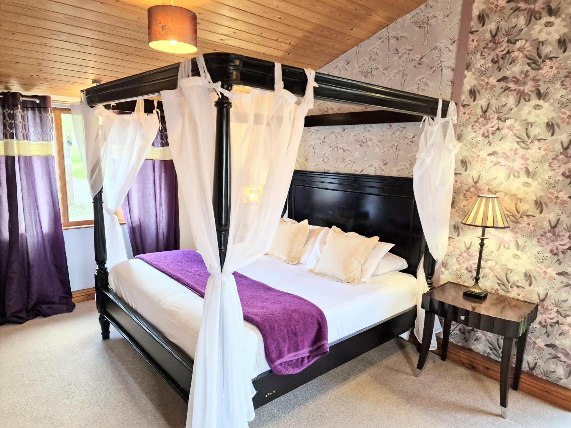 Villa Ochil 8 With Private Hot Tub - Fife - Loch Leven - Lomond Hills Kelty Exterior foto